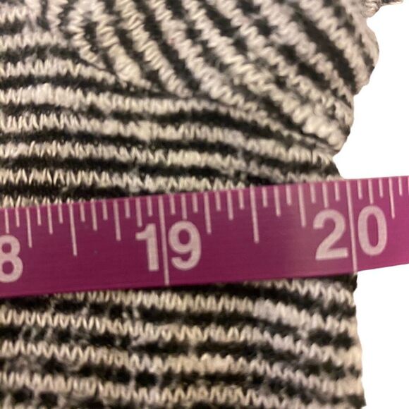 Gap Long Sleeve Black and White Striped Top‎ - Picture 9 of 11